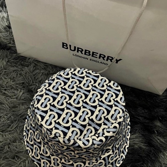Burberry bucket hat - Picture 2 of 3